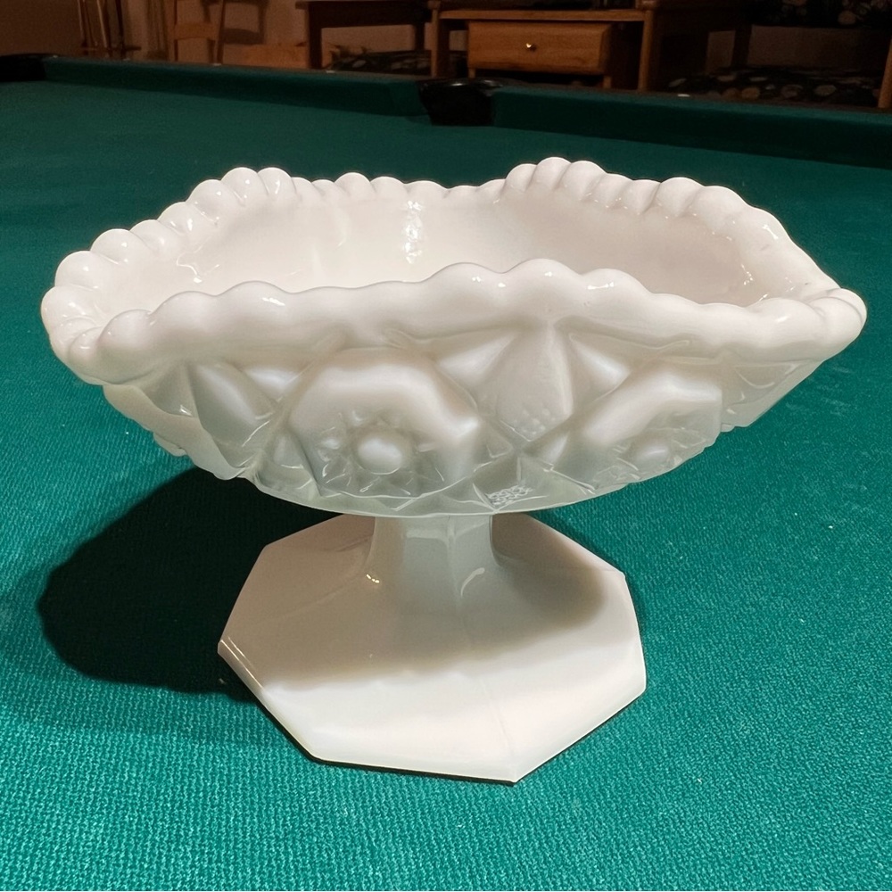 Milk-glass candy/snack dish with starburst design